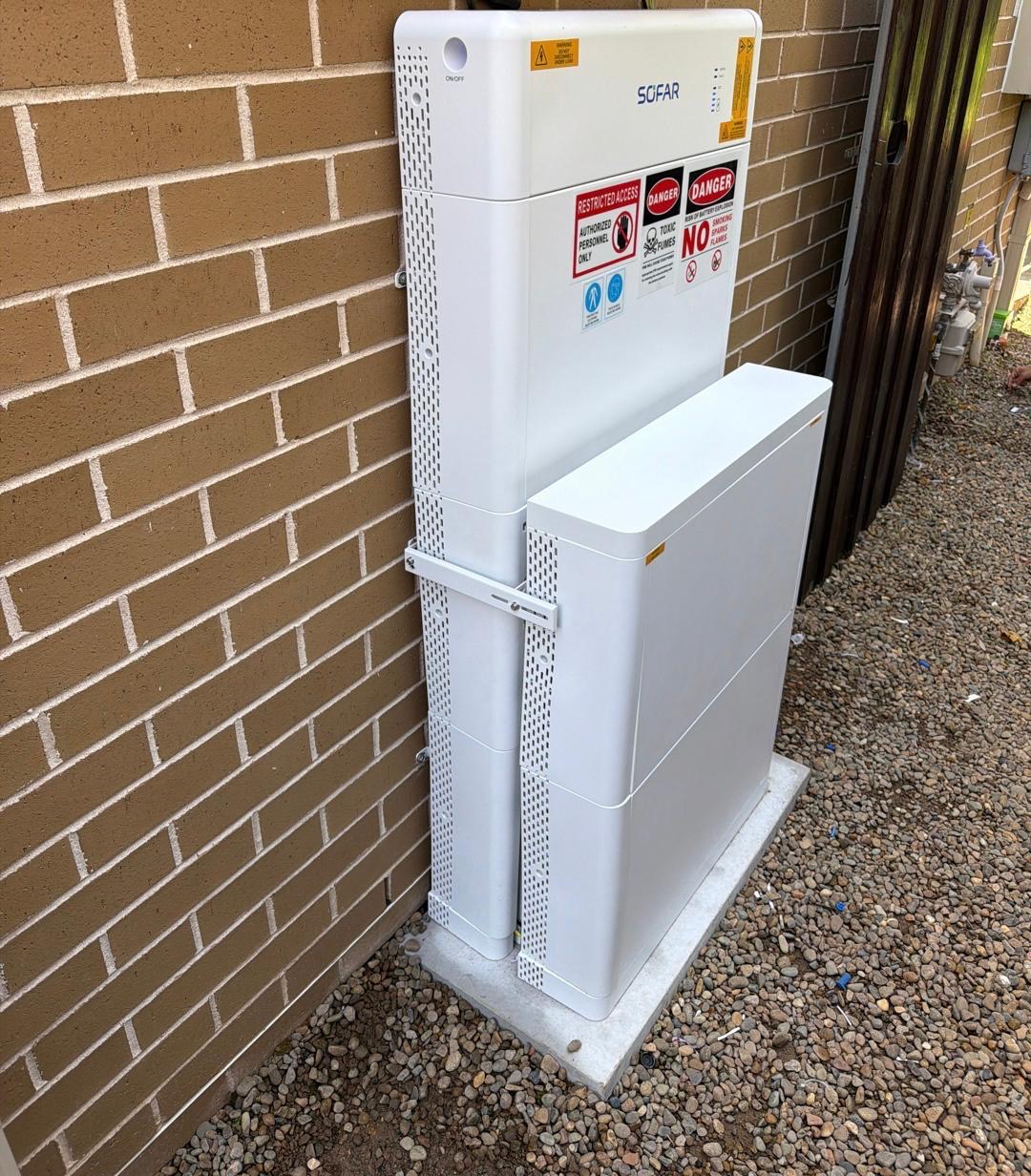 Sofar solar inverter and battery installation